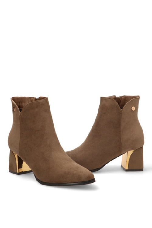 32019 LAURA KAKI ETIKA