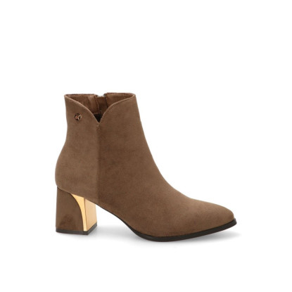 32019 LAURA KAKI ETIKA