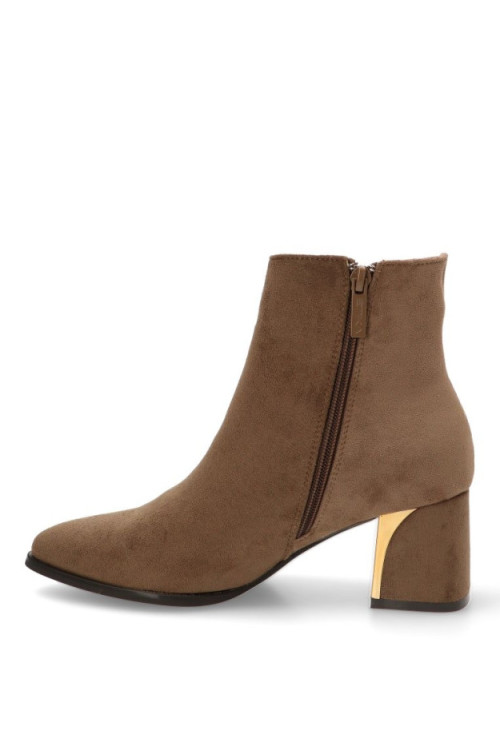 32019 LAURA KAKI ETIKA