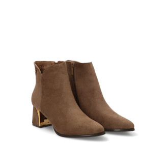 32019 LAURA KAKI ETIKA