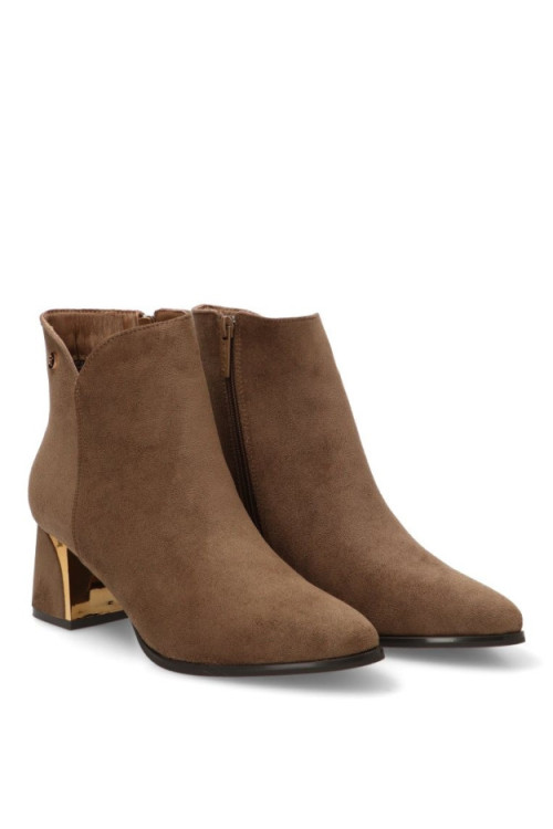 32019 LAURA KAKI ETIKA