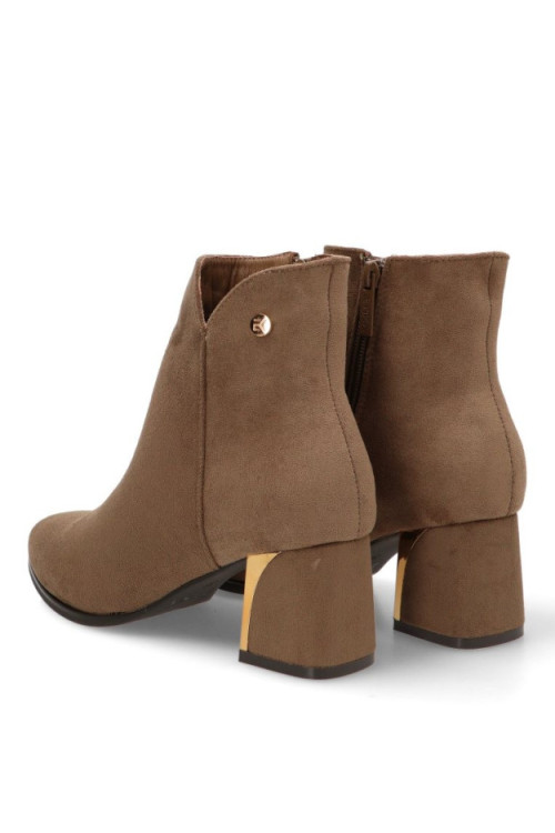 32019 LAURA KAKI ETIKA